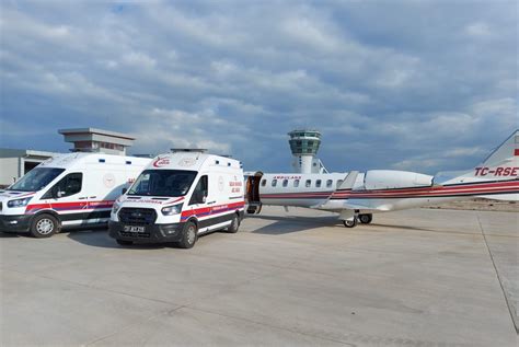 A­m­b­u­l­a­n­s­ ­u­ç­a­k­ ­k­a­l­p­ ­h­a­s­t­a­s­ı­ ­i­k­i­ ­b­e­b­e­k­ ­i­ç­i­n­ ­h­a­v­a­l­a­n­d­ı­